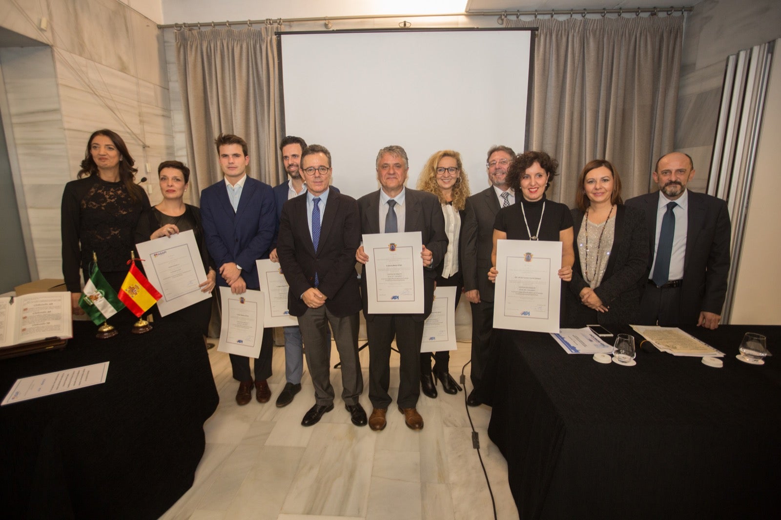 Fotos: Condecoración a los colegiados del Colegio de Agentes de la Propiedad