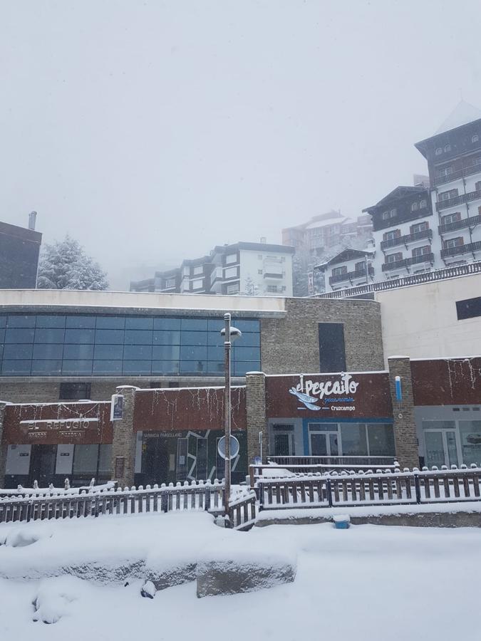 Las últimas nevadas caídas en la Sierra provocan un aspecto inusual en la estación para esta época del año