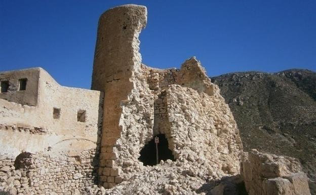 El Defensor del Pueblo insta a la Junta a seguir con las medidas para obligar a rehabilitar el castillo de San Pedro