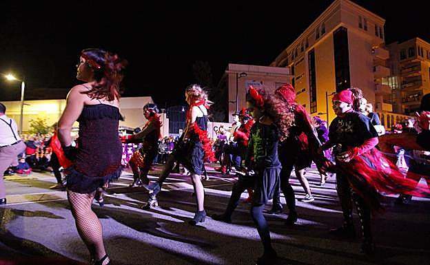 El centro de Motril se convierte en el escenario de una 'película' de vampiros y gánsters
