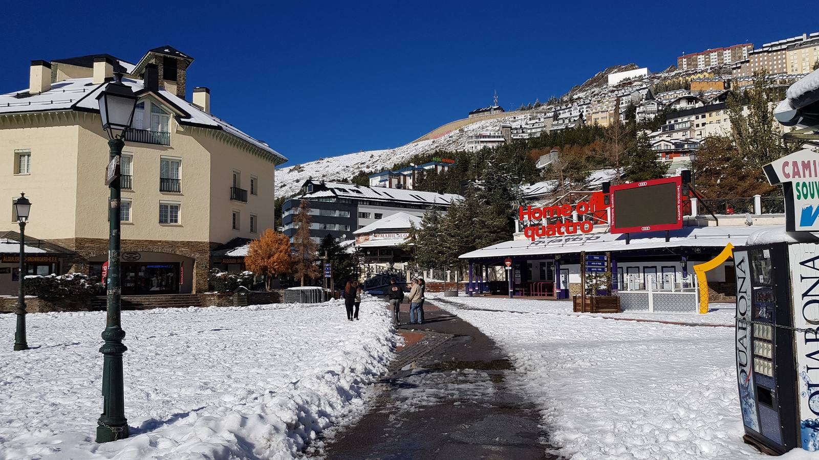 La ola de frío ha dejado en el macizo de Sierra Nevada espesores de nieve inusuales para esta época del año