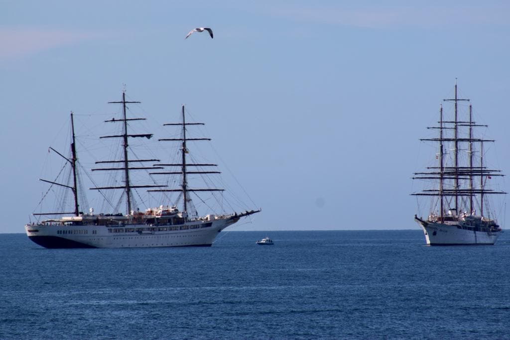 Hoy coinciden en la dársena los dos veleros gemelos, con 138 personas a bordo