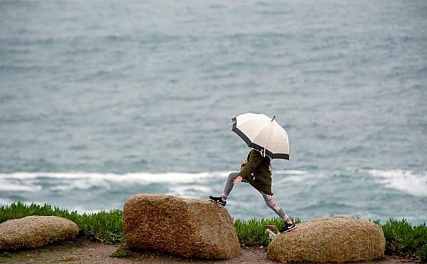 Previsión del tiempo en toda España | Veinticuatro provincias en alerta amarilla por nieve y fenómenos costeros