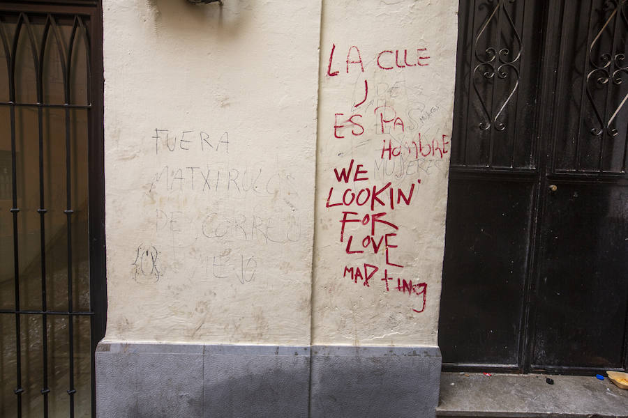 La Policía admite problemas de droga y prostitución en la calle Elvira y suma refuerzos. Hosteleros y comerciantes de la zona afirman que «el ambiente de violencia y suciedad está generando una mala imagen para el turismo».