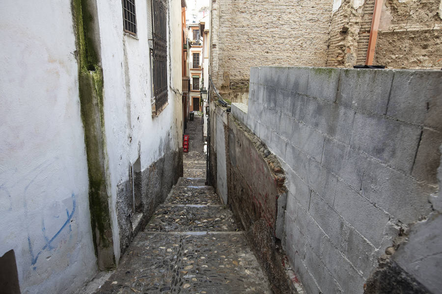 La Policía admite problemas de droga y prostitución en la calle Elvira y suma refuerzos. Hosteleros y comerciantes de la zona afirman que «el ambiente de violencia y suciedad está generando una mala imagen para el turismo».