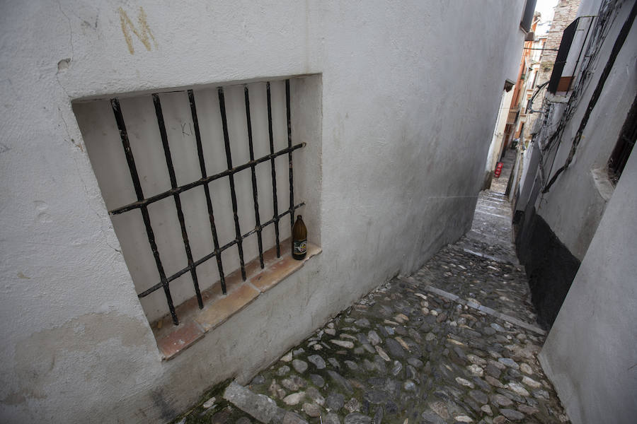 La Policía admite problemas de droga y prostitución en la calle Elvira y suma refuerzos. Hosteleros y comerciantes de la zona afirman que «el ambiente de violencia y suciedad está generando una mala imagen para el turismo».
