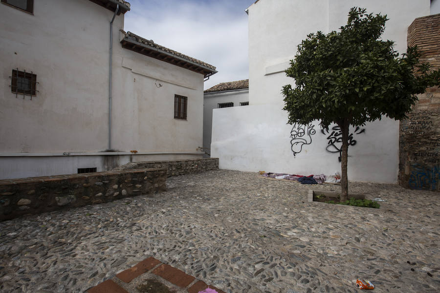 La Policía admite problemas de droga y prostitución en la calle Elvira y suma refuerzos. Hosteleros y comerciantes de la zona afirman que «el ambiente de violencia y suciedad está generando una mala imagen para el turismo».