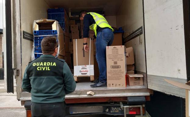 Desarticulan en Pinos Puente una banda dedicada a robar carne, bombones y chocolatinas de camiones