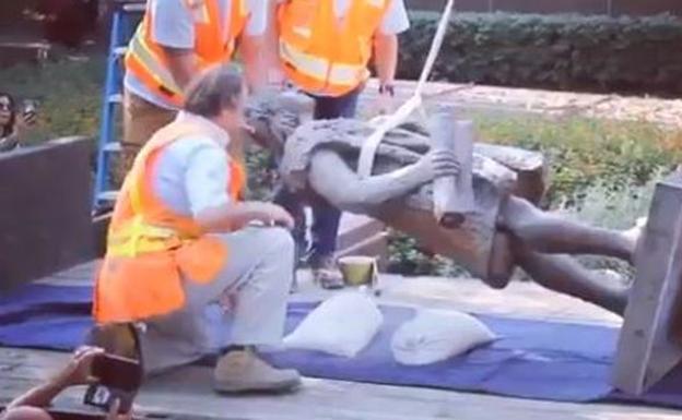 Retiran la estatua de Cristóbal Colón en Los Ángeles: «Sus actos contribuyeron al mayor genocidio jamás registrado»