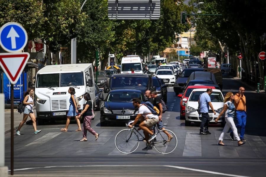 Tráfico en la avenida de Doctor Olóriz. 