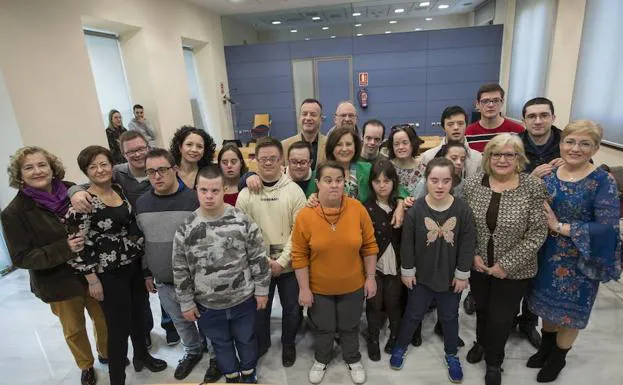 Jóvenes con síndrome Down y Asperger realizarán prácticas laborales en centros de la Junta en Granada