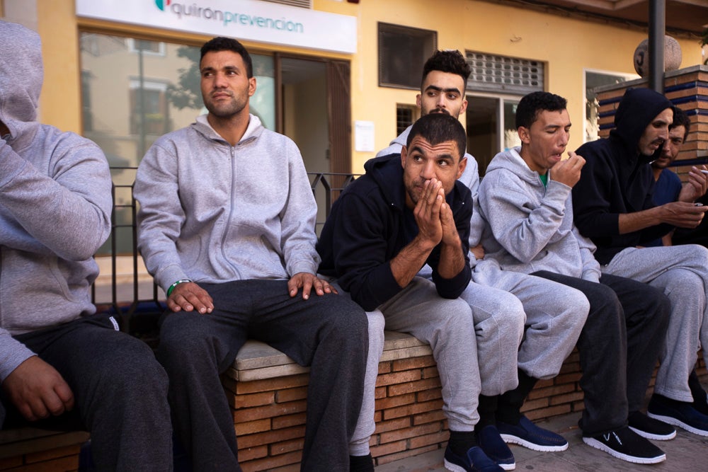 Han salido del CATE y no tienen un lugar donde quedarse estas primeras horas hasta que se dirijan a algún destino