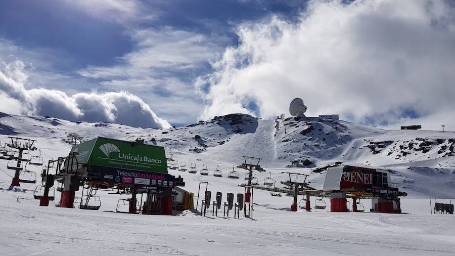 Aunque no hay novedades sobre la fecha de apertura, hoy se podía ver a personal de Cetursa trabajando en las pistas