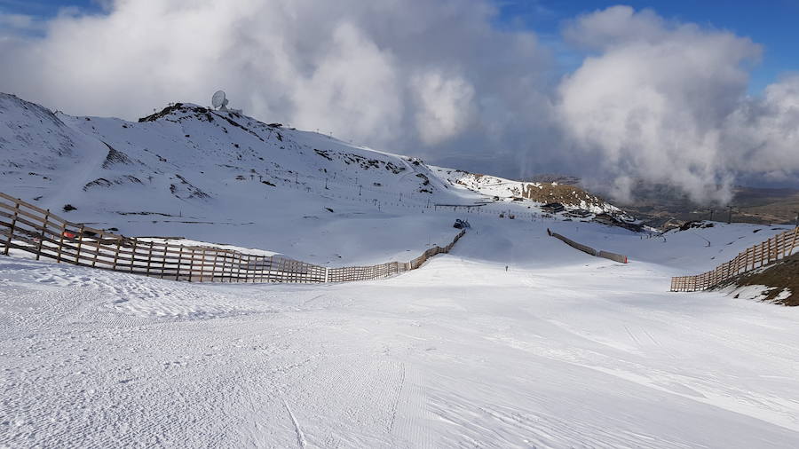 Aunque no hay novedades sobre la fecha de apertura, hoy se podía ver a personal de Cetursa trabajando en las pistas