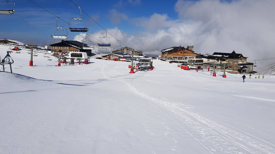 Aunque no hay novedades sobre la fecha de apertura, hoy se podía ver a personal de Cetursa trabajando en las pistas