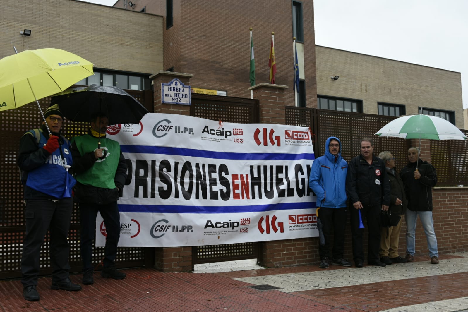 Su acción ha obligado a efectuar cortes tráfico en el distrito Beiro de la capital