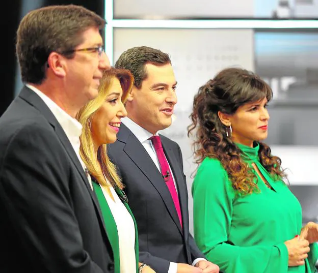 Los cuatro candidatos a la presidencia de la Junta de Andalucía posan antes del debate de anoche.
