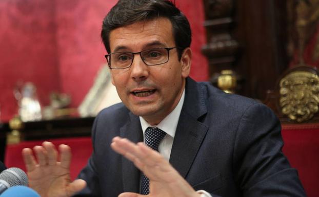 El PP vuelve a pedir la dimisión del alcalde de Granada, investigado por tres delitos