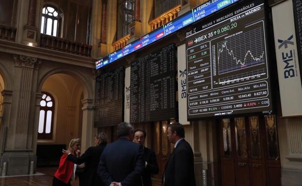 El Ibex-35 rebota un 1% con el apoyo de Wall Street y el crudo