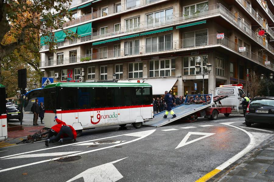 La retirada del vehículo ha obligado a cortar el tráfico en la calle Ángel Ganivet