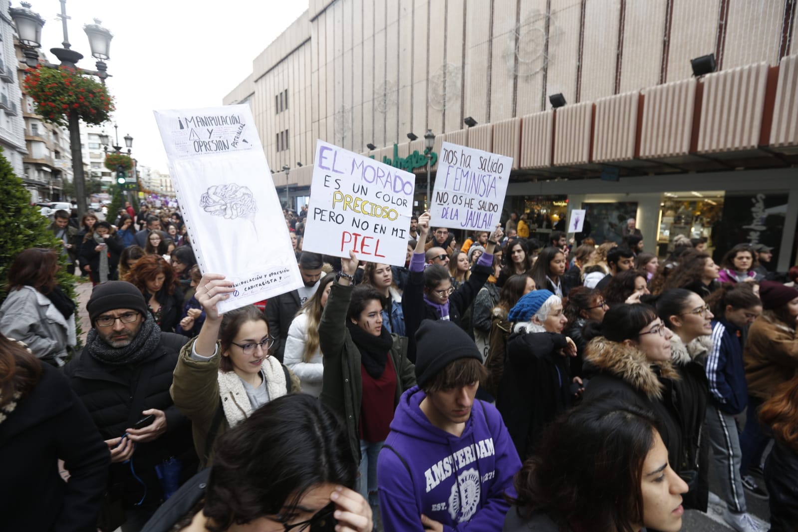 Más de 3.000 personas se manifiestan contra est lacra social