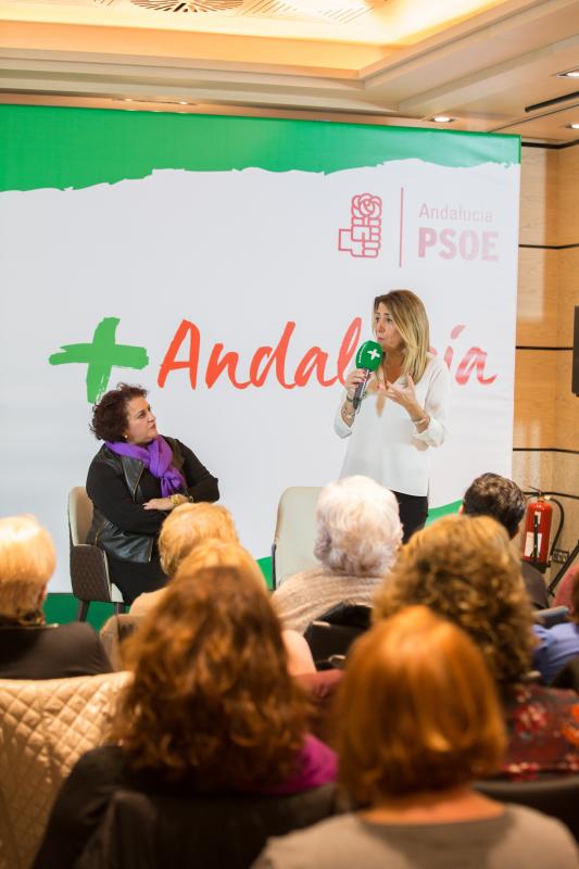 La presidenta de la Junta ha visitado Granada este 25-N en plena campaña electoral