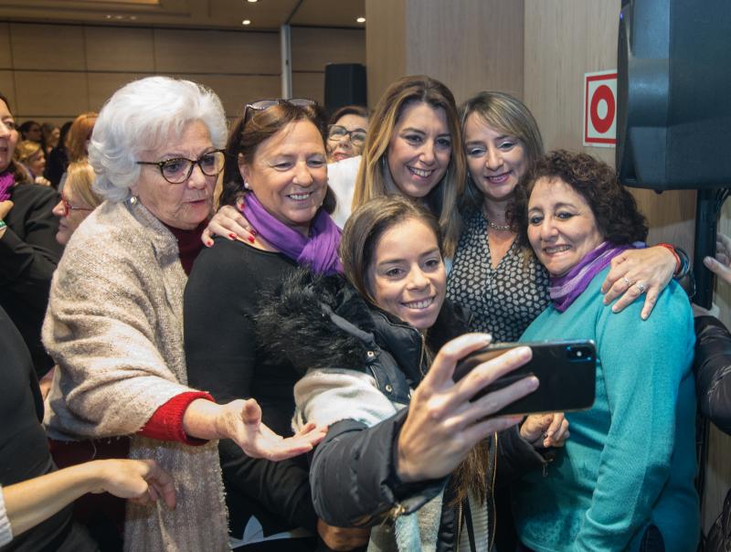 La presidenta de la Junta ha visitado Granada este 25-N en plena campaña electoral