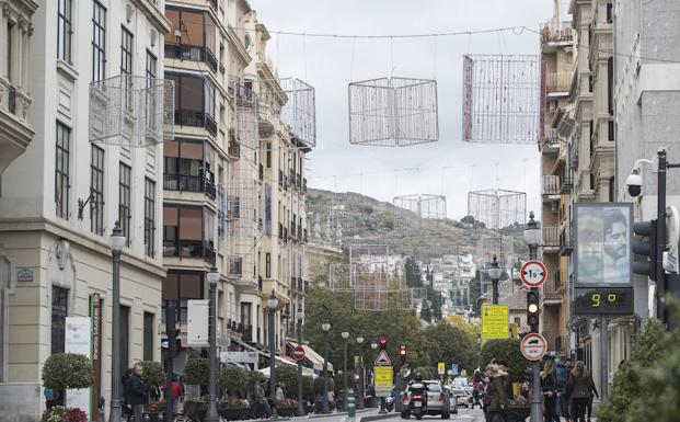 La iluminación navideña lleva varias semanas instalada en la capital.