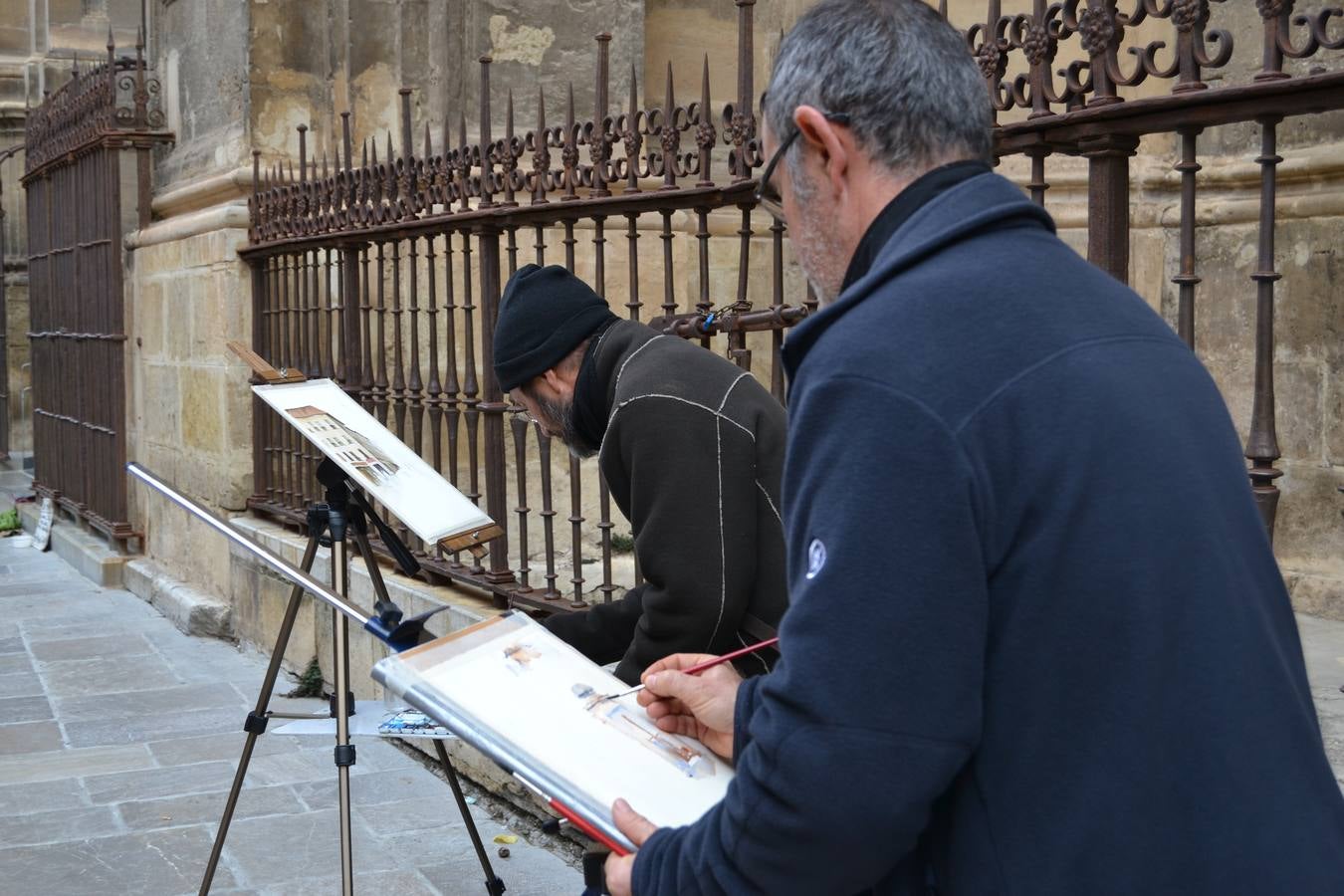 Un centenar de pintores de Andalucía Oriental celebraron el domingo, 25 de noviembre, el Día Mundial de la Acuarela, en el entorno de la Catedral de Granada