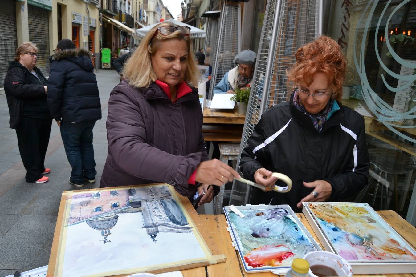 Un centenar de pintores de Andalucía Oriental celebraron el domingo, 25 de noviembre, el Día Mundial de la Acuarela, en el entorno de la Catedral de Granada