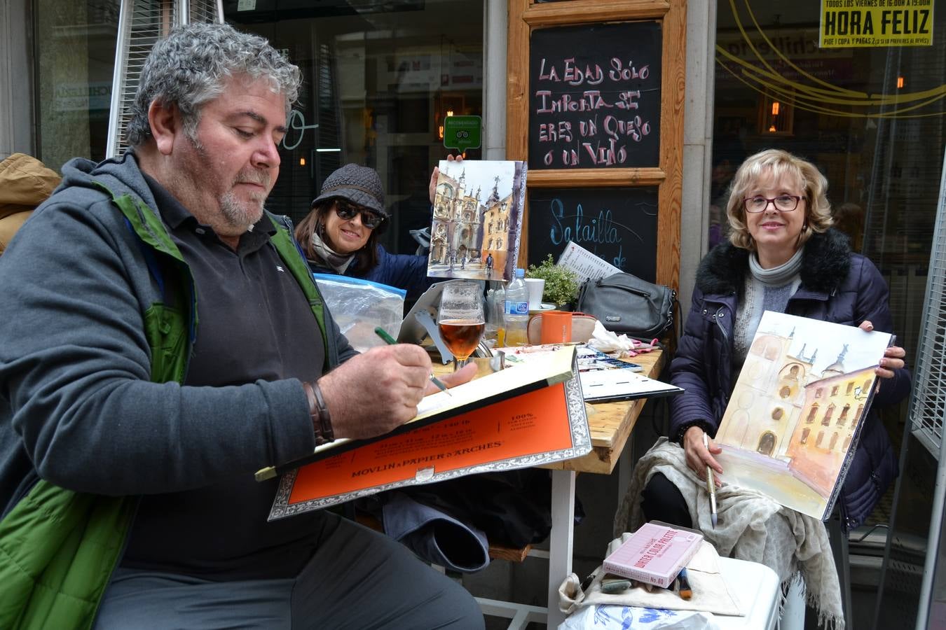 Un centenar de pintores de Andalucía Oriental celebraron el domingo, 25 de noviembre, el Día Mundial de la Acuarela, en el entorno de la Catedral de Granada