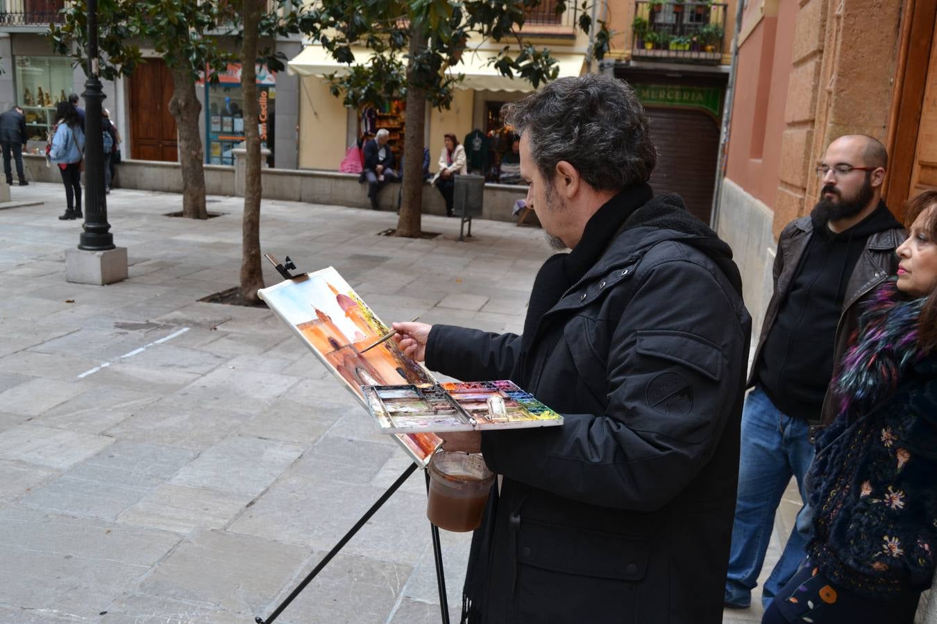 Un centenar de pintores de Andalucía Oriental celebraron el domingo, 25 de noviembre, el Día Mundial de la Acuarela, en el entorno de la Catedral de Granada