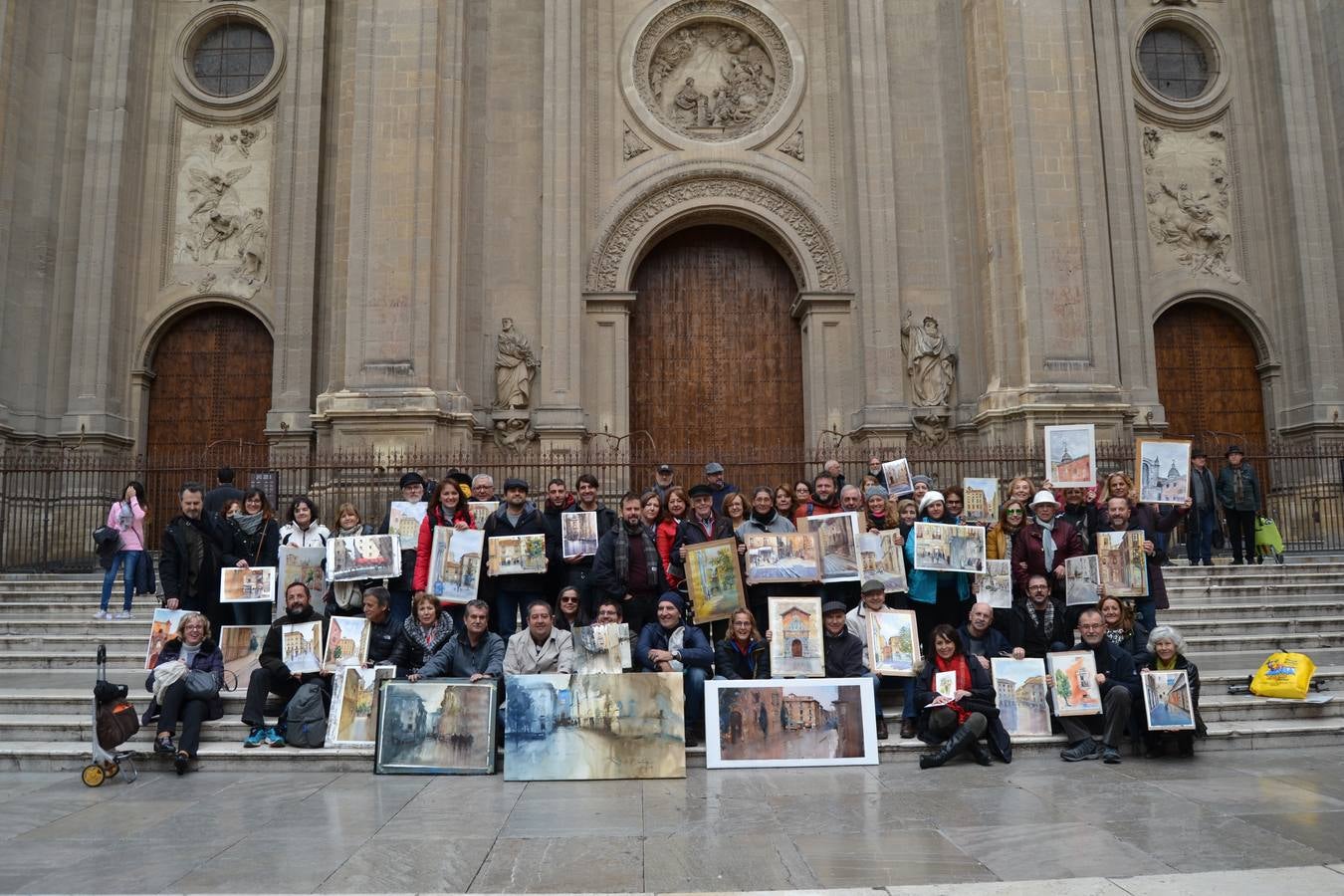 Un centenar de pintores de Andalucía Oriental celebraron el domingo, 25 de noviembre, el Día Mundial de la Acuarela, en el entorno de la Catedral de Granada
