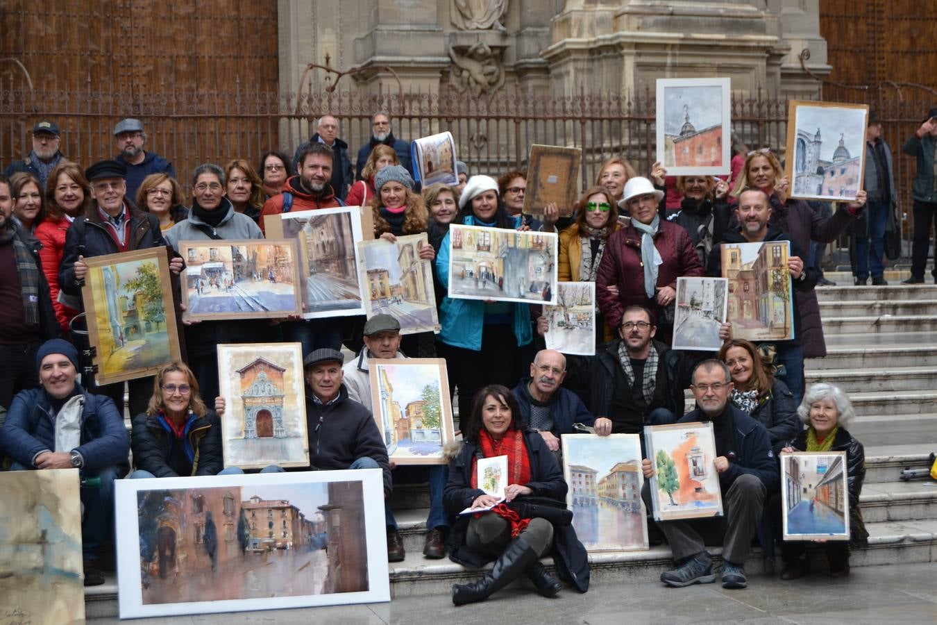 Un centenar de pintores de Andalucía Oriental celebraron el domingo, 25 de noviembre, el Día Mundial de la Acuarela, en el entorno de la Catedral de Granada