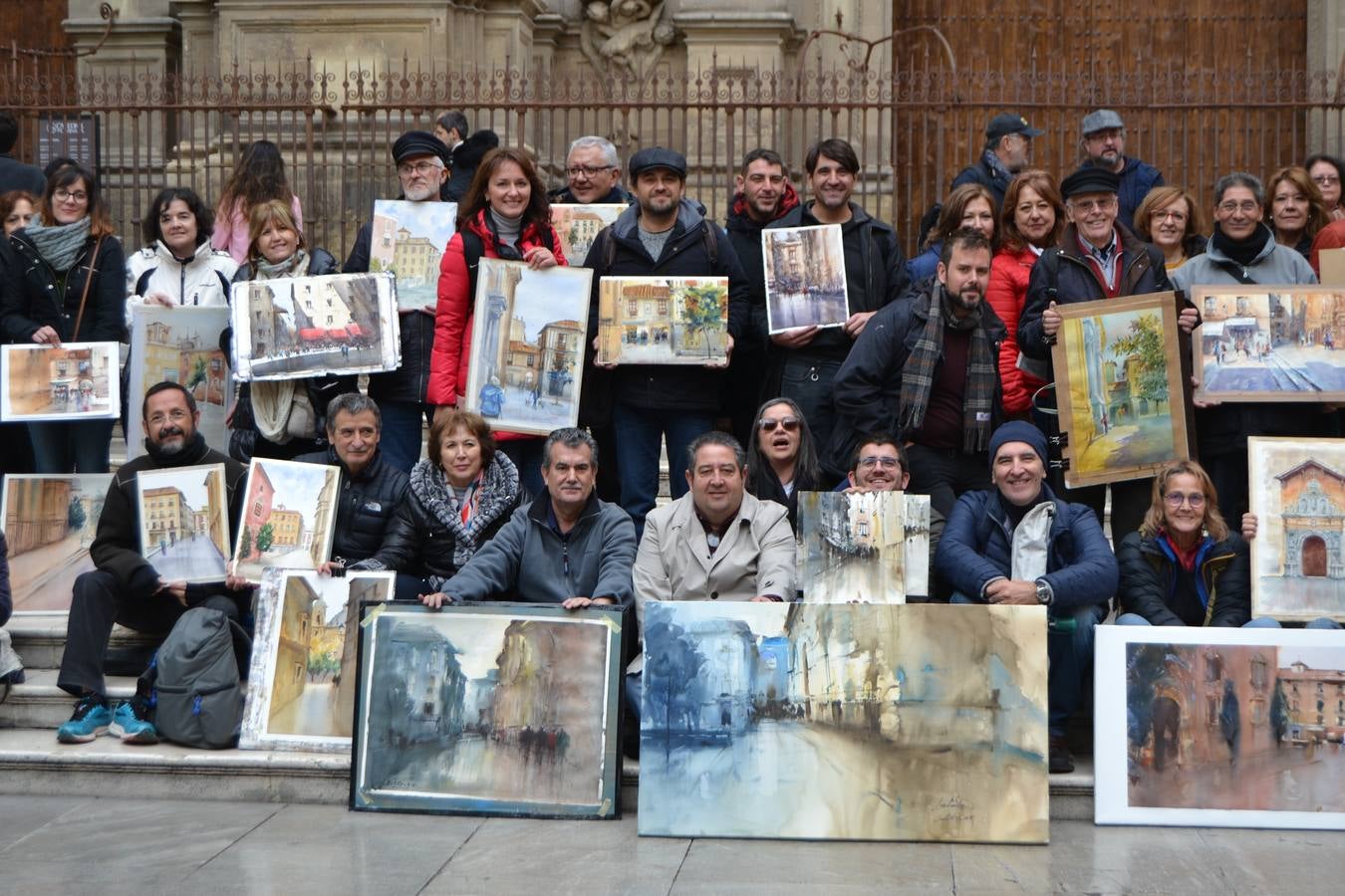 Un centenar de pintores de Andalucía Oriental celebraron el domingo, 25 de noviembre, el Día Mundial de la Acuarela, en el entorno de la Catedral de Granada