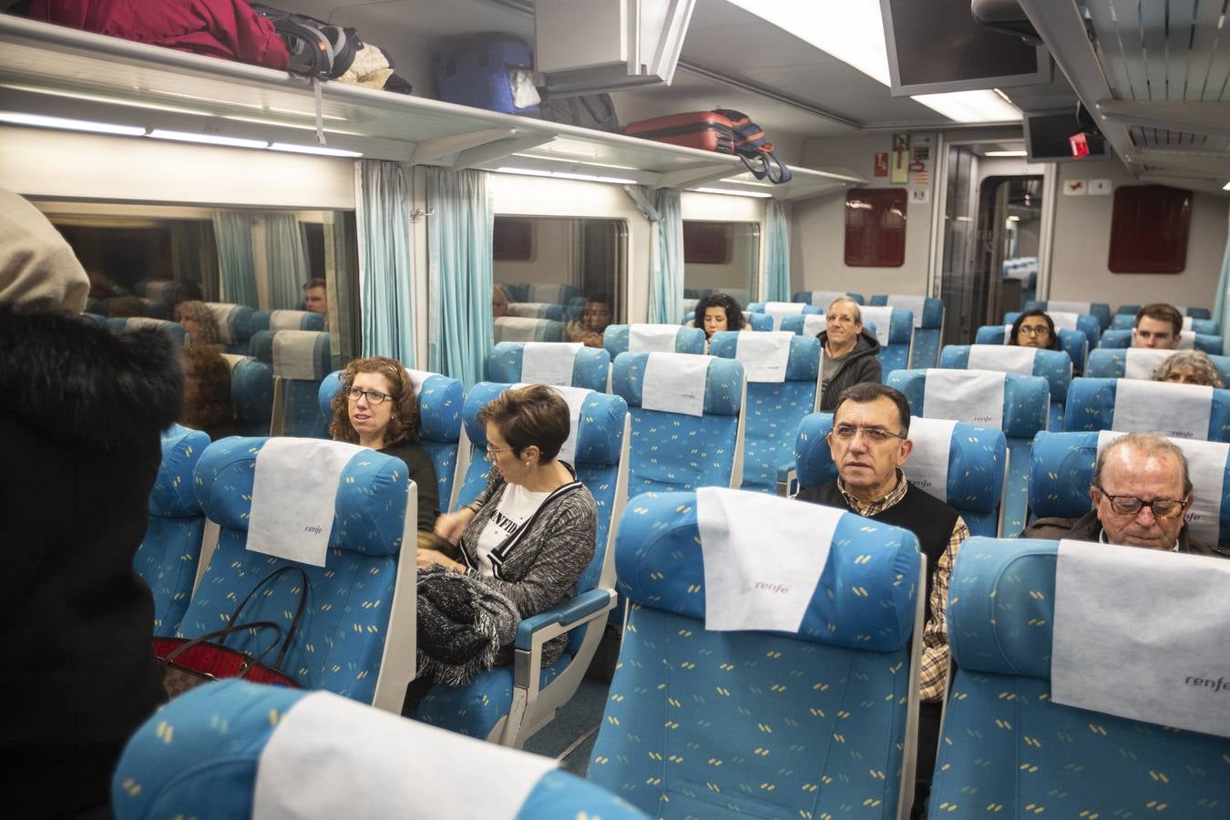 A las 7:35 horas ha partido puntual, con 110 viajeros a bordo, el Talgo que une ya Granada con Madrid en cinco horas