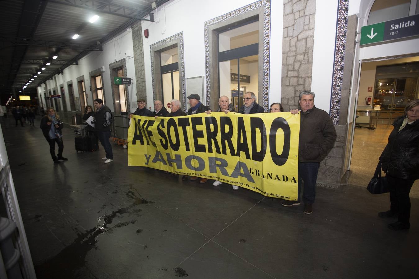 A las 7:35 horas ha partido puntual, con 110 viajeros a bordo, el Talgo que une ya Granada con Madrid en cinco horas