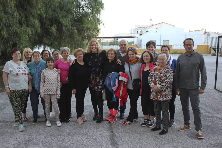 Los Álamos, Huerta Carrasco, Cuertel de Simancas, Santa Adela y La Garnatilla cuentan con estos talleres en los que los usuarios realizan actividades como costura, actividad física, bailes y se organizan excursiones