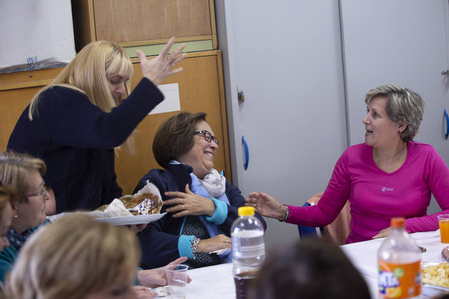 Los Álamos, Huerta Carrasco, Cuertel de Simancas, Santa Adela y La Garnatilla cuentan con estos talleres en los que los usuarios realizan actividades como costura, actividad física, bailes y se organizan excursiones