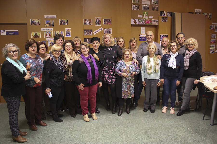 Los Álamos, Huerta Carrasco, Cuertel de Simancas, Santa Adela y La Garnatilla cuentan con estos talleres en los que los usuarios realizan actividades como costura, actividad física, bailes y se organizan excursiones