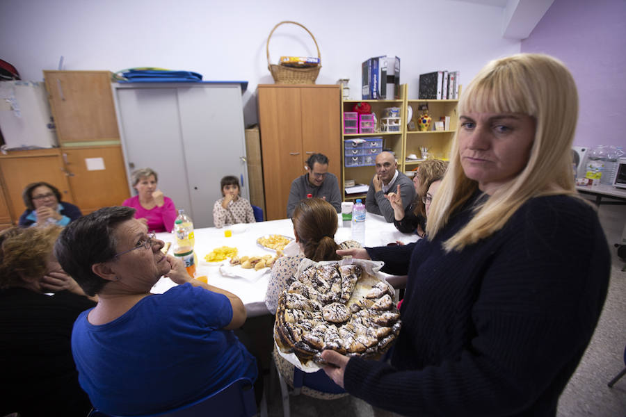 Los Álamos, Huerta Carrasco, Cuertel de Simancas, Santa Adela y La Garnatilla cuentan con estos talleres en los que los usuarios realizan actividades como costura, actividad física, bailes y se organizan excursiones