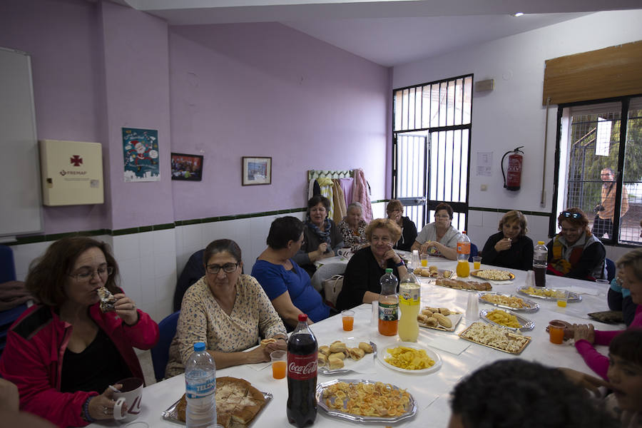 Los Álamos, Huerta Carrasco, Cuertel de Simancas, Santa Adela y La Garnatilla cuentan con estos talleres en los que los usuarios realizan actividades como costura, actividad física, bailes y se organizan excursiones
