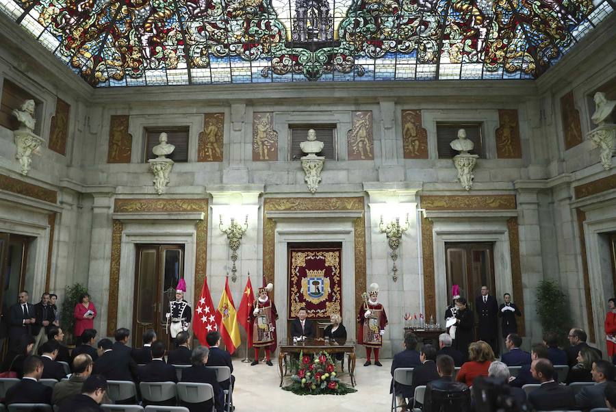 Recibimiento oficial de los Reyes al presidente de la República Popular China, Sr. Xi Jinping y su esposa, Peng Liyuan, en el Palacio Real de Madrid.