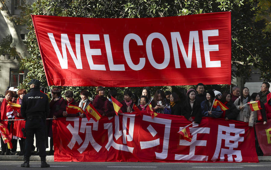 Recibimiento oficial de los Reyes al presidente de la República Popular China, Sr. Xi Jinping y su esposa, Peng Liyuan, en el Palacio Real de Madrid.