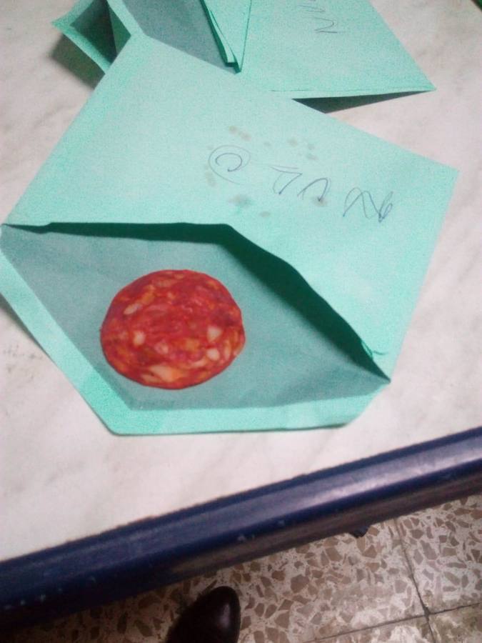 Imagen secundaria 2 - Algunos de los votos nulos aparecidos en las urnas de Motril. 