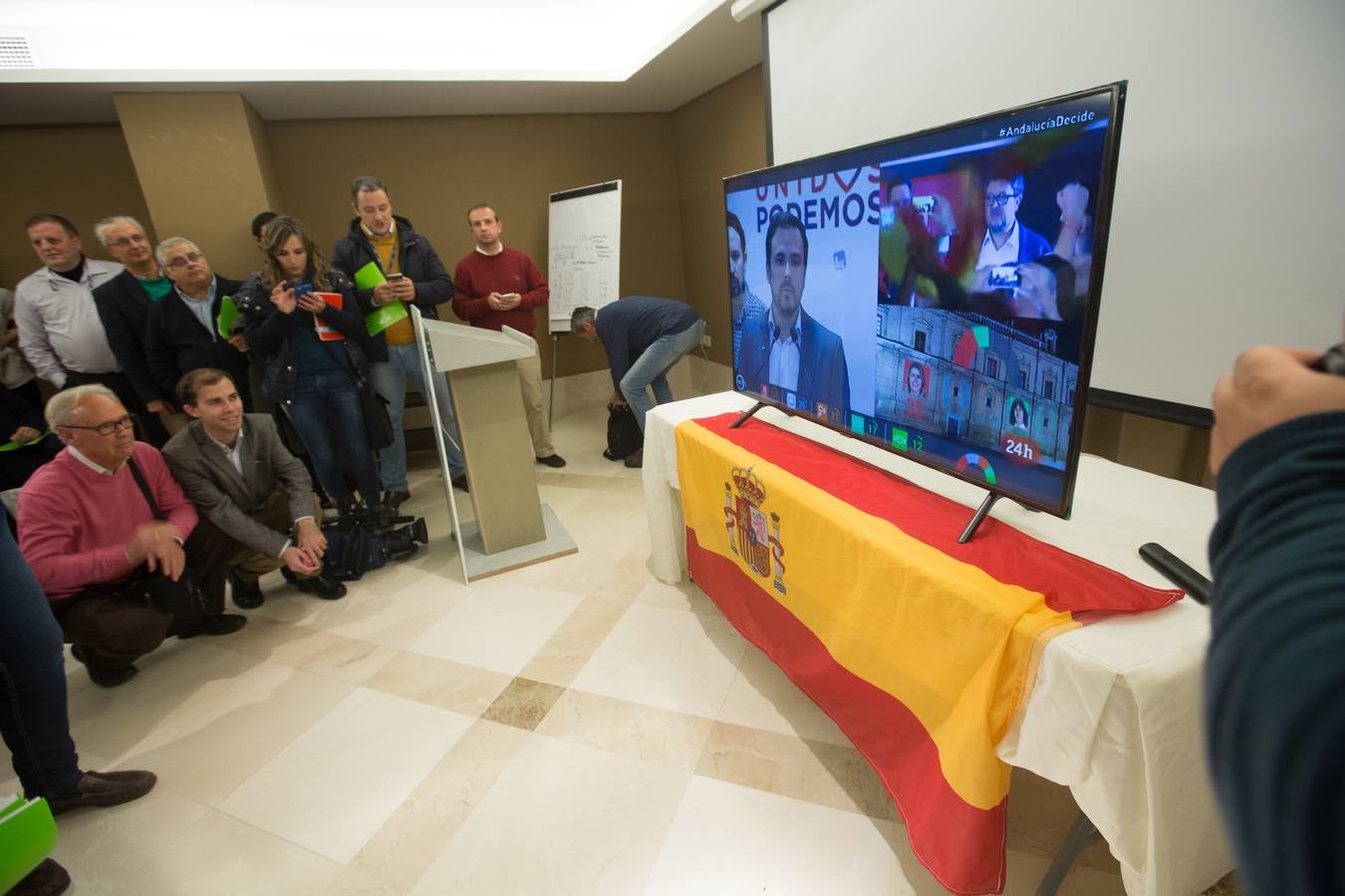 Repaso en instantáneas de una jornada intensa de elecciones en Granada