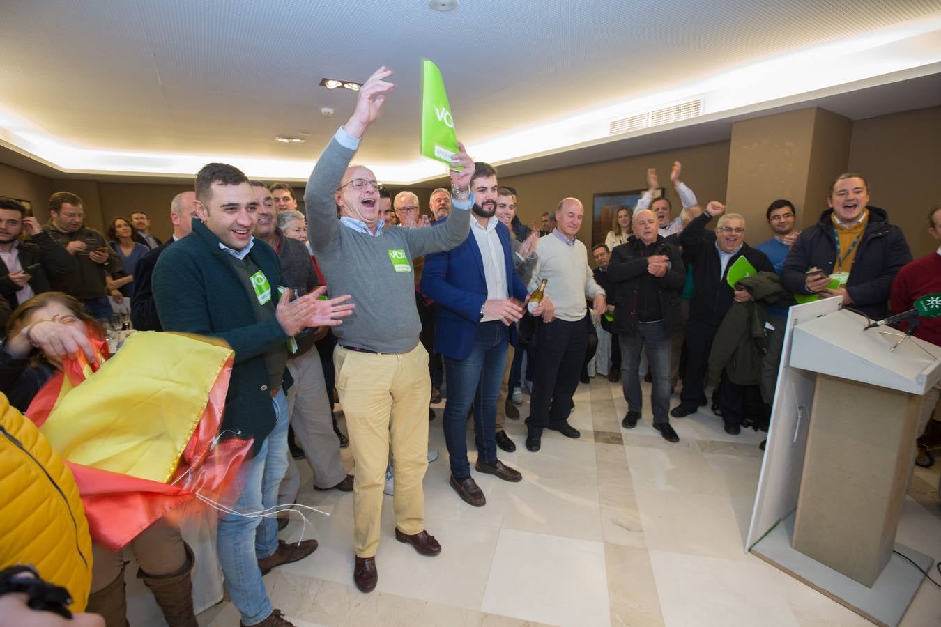 Repaso en instantáneas de una jornada intensa de elecciones en Granada