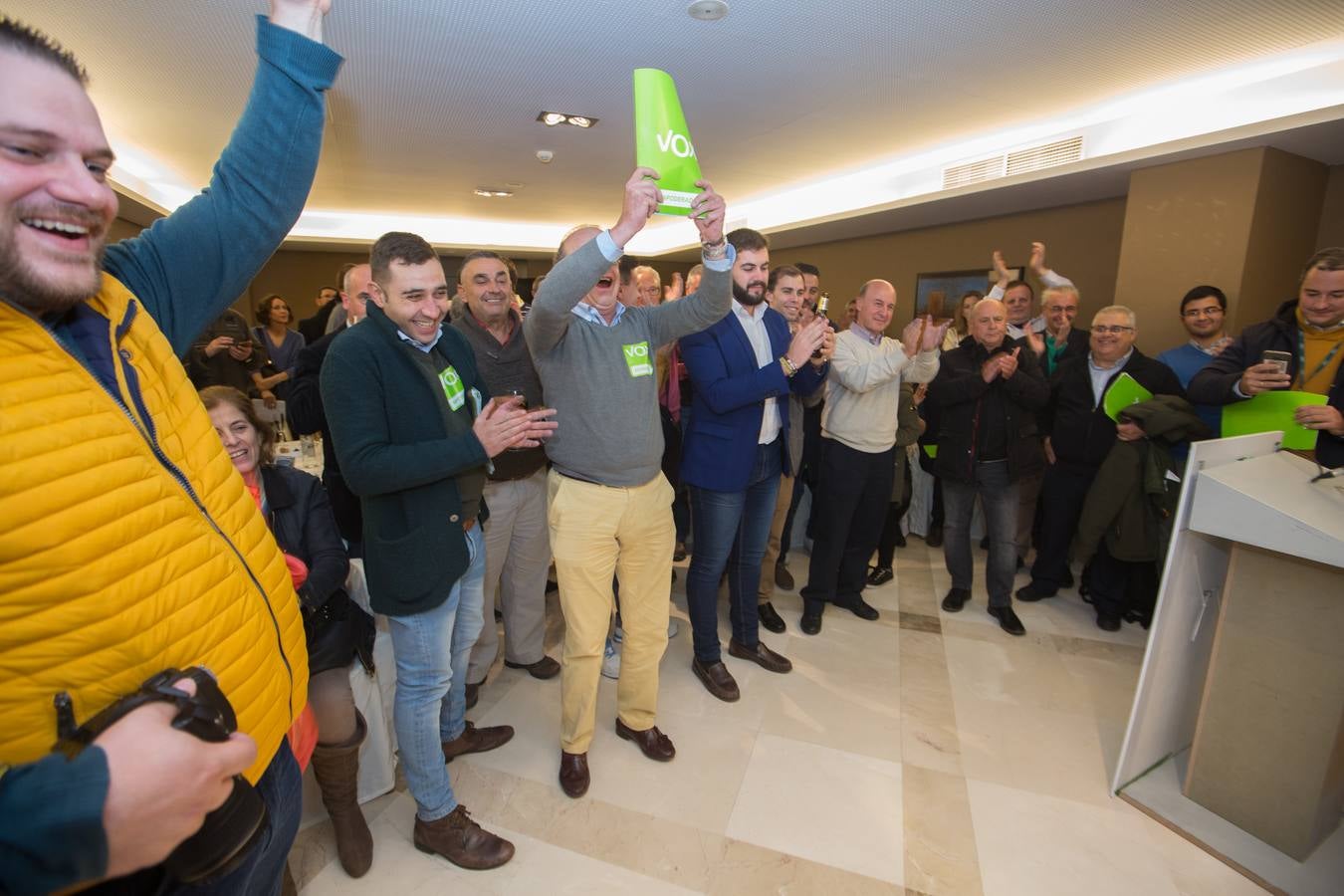 Repaso en instantáneas de una jornada intensa de elecciones en Granada