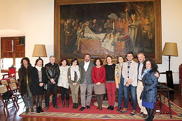 la rectora de la UGR, con participantes en el proyecto.