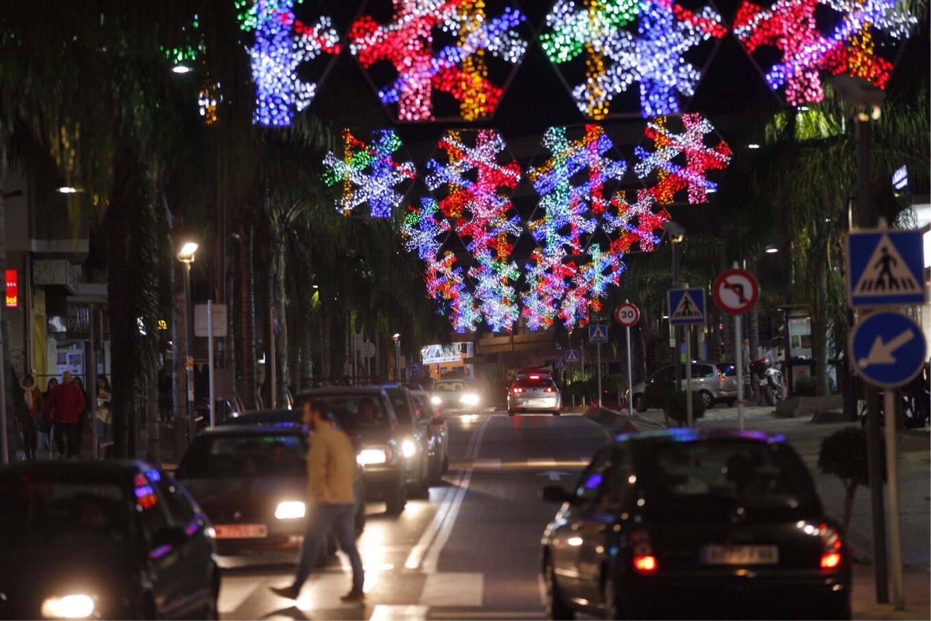 La ciudad ha inaugurado la iluminación navideña